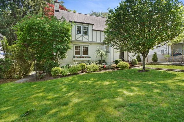 14 Coralyn Road Scarsdale, NY House Active - Photo 1 of 35. Opens carousel modal