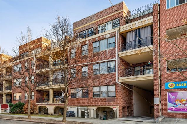 71 19 162 Street Unit 4 E Fresh Meadows, NY Condo Active - Photo 1 of 30. Opens carousel modal