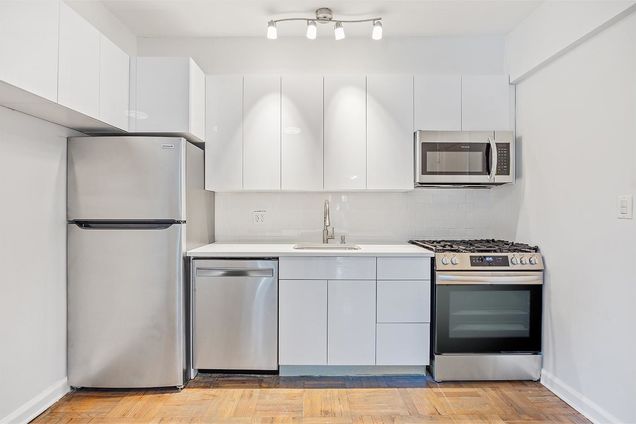 220 Pelham Road Unit 1L New Rochelle, NY House Active - Photo 1 of 7. Opens carousel modal