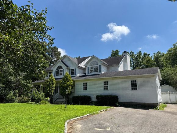 84 Robinson Avenue
