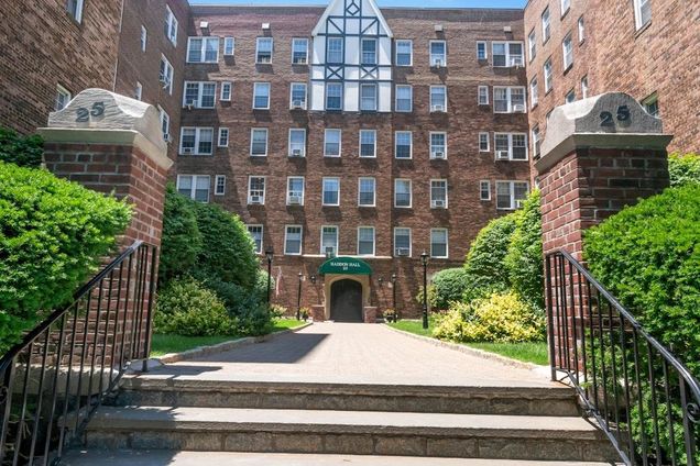 25 Parkview Avenue Unit 5H Bronxville, NY House Active - Photo 1 of 28. Opens carousel modal