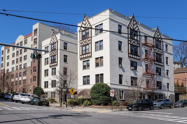 26 W Pondfield Road Unit 4C Bronxville, NY House Active - Photo 1 of 30. Opens carousel modal