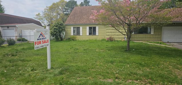 88 Matsunaye Drive Medford, NY House Active - Photo 1 of 19. Opens carousel modal