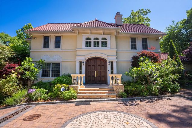 87 Arleigh Road Great Neck, NY House Active - Photo 1 of 29. Opens carousel modal