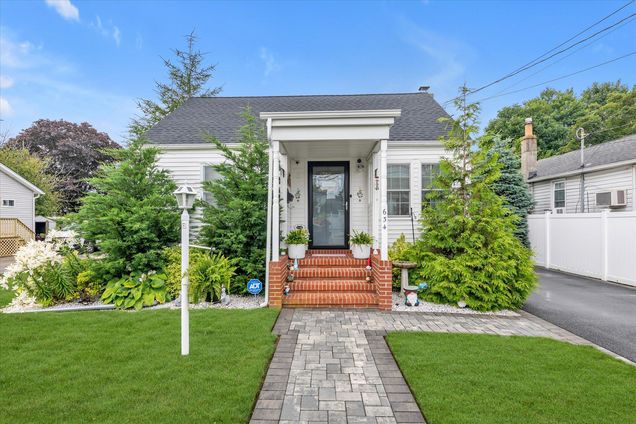 634 S 4th Street