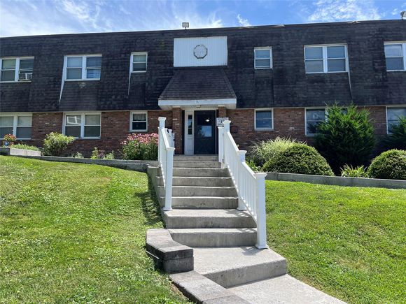 18 Crescent Drive Unit 72 Thiells, NY Condo Active - Photo 1 of 12. Opens carousel modal
