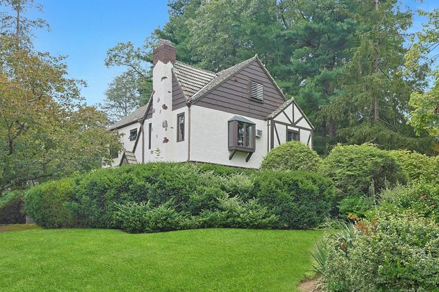 549 Munroe Avenue Sleepy Hollow, NY House Active - Photo 1 of 36. Opens carousel modal