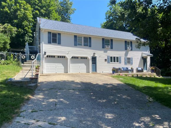 124 Cliff Road E Wading River, NY Apartment Active - Photo 1 of 13. Opens carousel modal