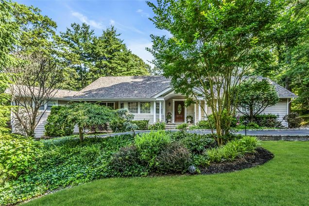 31 Stonywell Court Dix Hills, NY House Active - Photo 1 of 24. Opens carousel modal