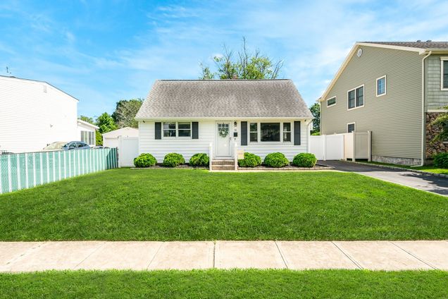 14 Crocus Court West Babylon, NY House Active - Photo 1 of 26. Opens carousel modal