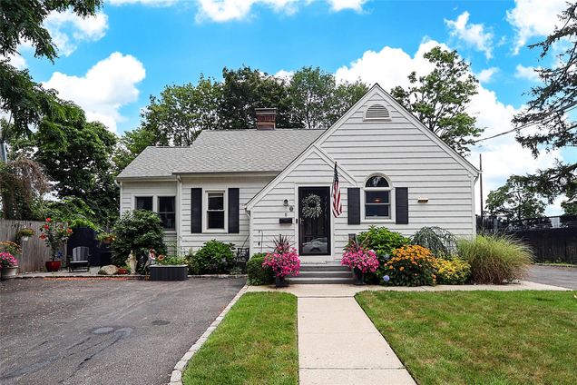 8 Dumond Place