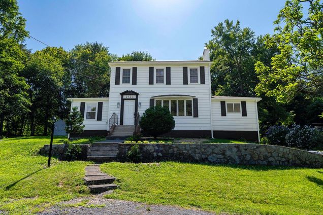 2123 New Hackensack Road