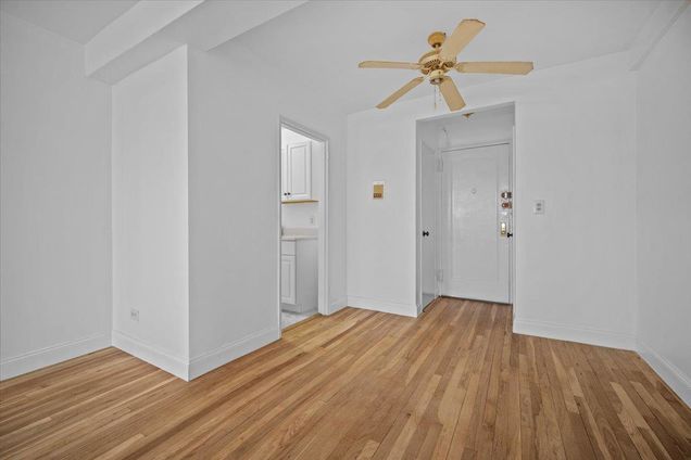 2102 Holland Avenue Unit 6D