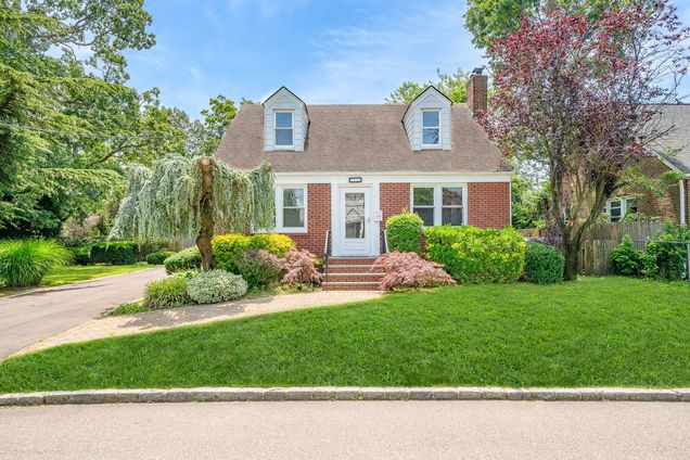 25 Korol Street Bay Shore, NY House Active - Photo 1 of 23. Opens carousel modal