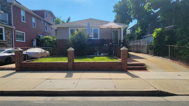 465 Magnolia Boulevard Long Beach, NY Apartment Active - Photo 1 of 8. Opens carousel modal