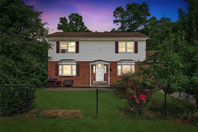 16 Oakland Avenue