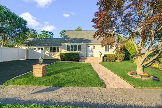 493 17th Street West Babylon, NY House Active - Photo 1 of 33. Opens carousel modal