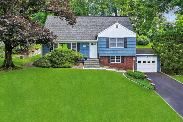 10 Haymont Terrace Briarcliff Manor, NY House Active - Photo 1 of 25. Opens carousel modal