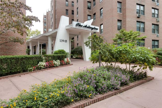 139 15 83 Ave Unit 219