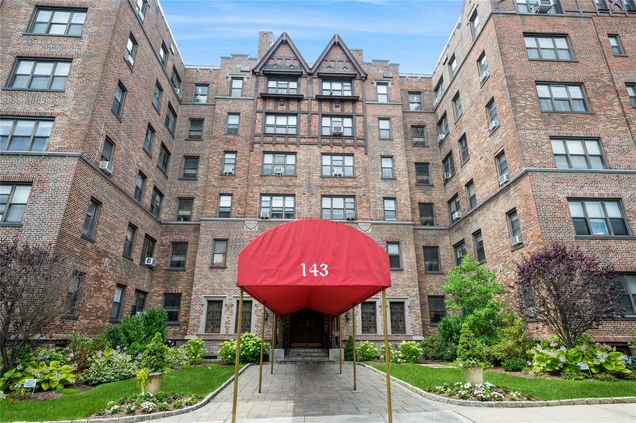 143 Garth Road Unit 4E