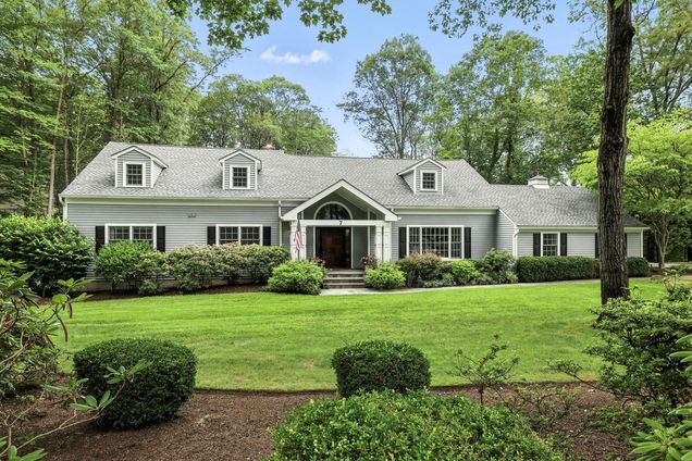 7 Purdy Court Briarcliff Manor, NY House Active - Photo 1 of 49. Opens carousel modal