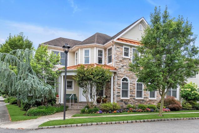155 Eagle Crest Port Washington, NY Condo Active - Photo 1 of 32. Opens carousel modal