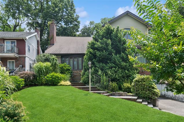 19522 Mclaughlin Avenue Holliswood, NY House Active - Photo 1 of 2. Opens carousel modal