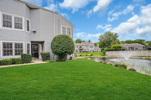 20 Lakebridge Drive S