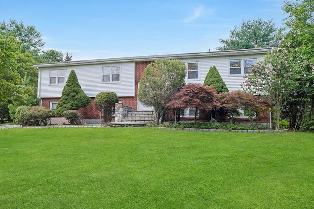 108 Eastview Drive