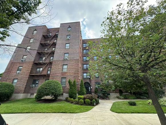 138 18 28th Road Unit 1F