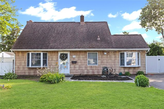 34 Mill Lane Levittown, NY House Active - Photo 1 of 36. Opens carousel modal