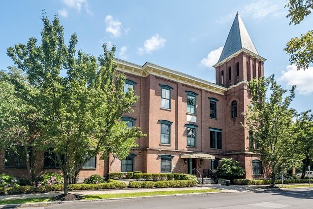 214 W Chestnut Street Unit 301
