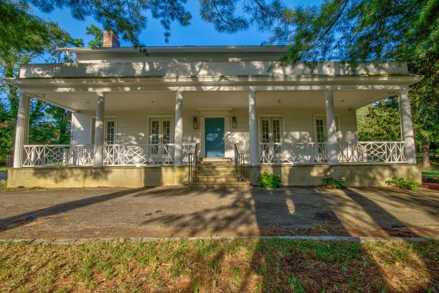720 Motts Cove Road N Roslyn Harbor, NY House Active - Photo 1 of 40. Opens carousel modal