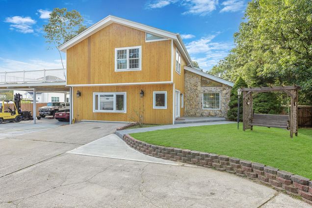 402 Johnson Avenue