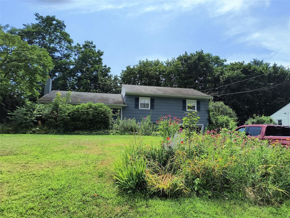 3 Saint Anne Drive New Windsor, NY House Active - Photo 1 of 37. Opens carousel modal