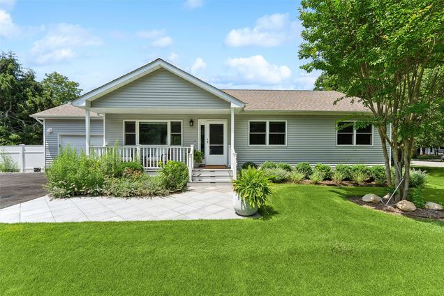 12 Hampton Bays Drive