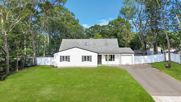 9 Wakefield Avenue Coram, NY House Active - Photo 1 of 45. Opens carousel modal