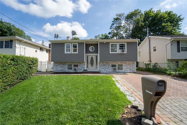 12 Croley Street Huntington, NY House Active - Photo 1 of 21. Opens carousel modal