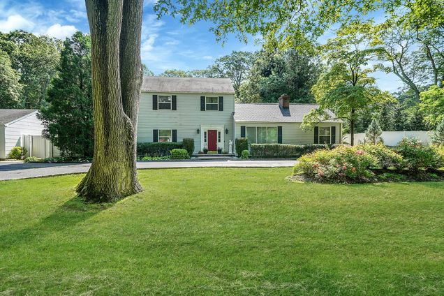 178 Beverly Road South Huntington, NY House Active - Photo 1 of 31. Opens carousel modal