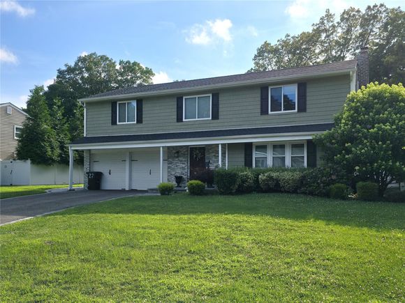 27 Summerfield Drive Lake Grove, NY House Active - Photo 1 of 20. Opens carousel modal
