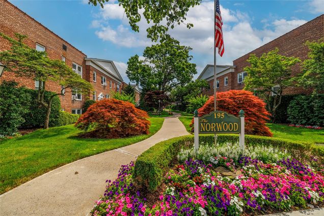 195 N Village Avenue Unit 2D