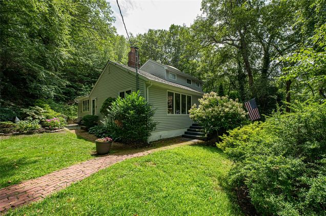 14 Laurel Hill Road Centerport, NY House Active - Photo 1 of 32. Opens carousel modal