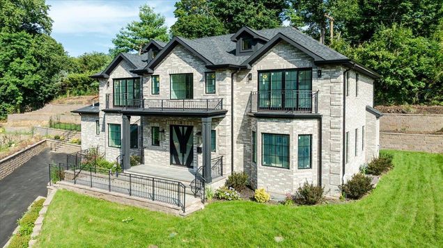 34 Woodland Place