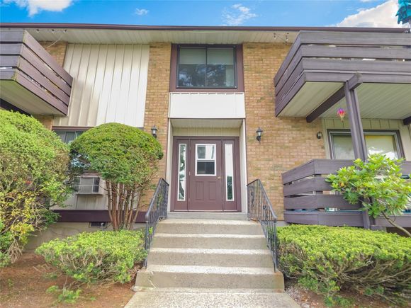 28 Sierra Vista Lane Valley Cottage, NY Condo Active - Photo 1 of 21. Opens carousel modal