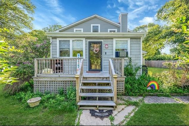 52 Manhasset Drive