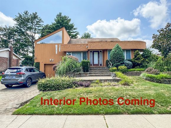 11 Tompkins Avenue