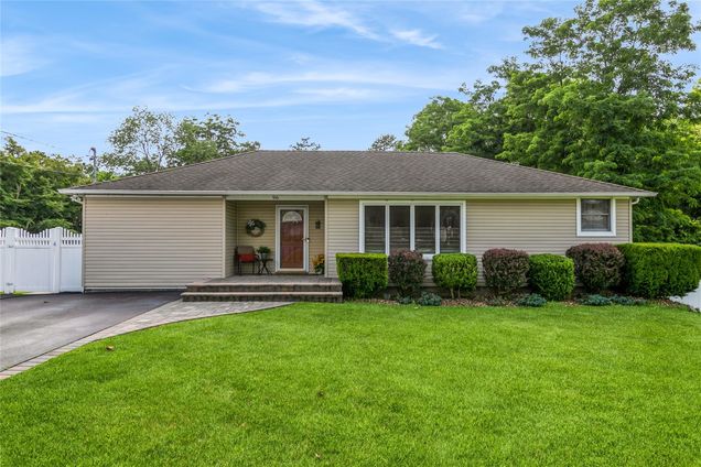 96 Maple Street Medford, NY House Active - Photo 1 of 27. Opens carousel modal