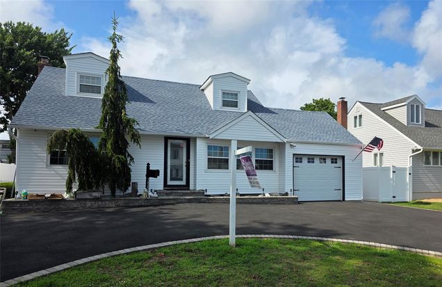 3559 Verona Place Seaford, NY House Active - Photo 1 of 11. Opens carousel modal