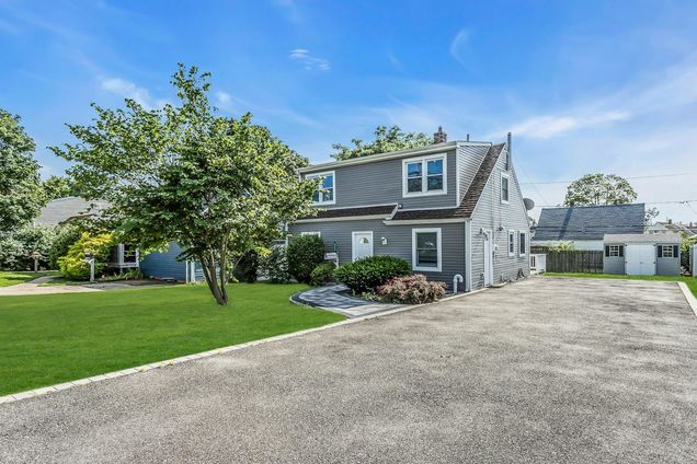 444 Gardiners Avenue