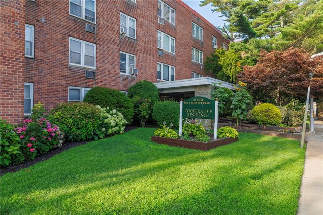 250 W Merrick Road Unit 1E Freeport, NY House Active - Photo 1 of 23. Opens carousel modal